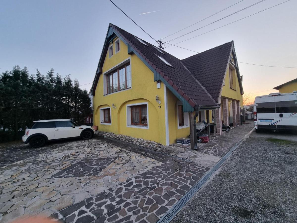 Pension Donaublick Grein 2 In Stifterstrasse 19A Bagian luar foto